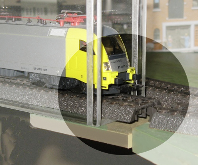 Züge aus den Vitrinen auf die Anlage bringen